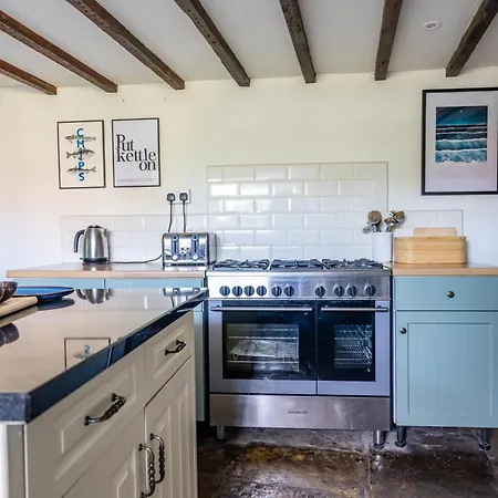 3 North Terrace * Fylingthorpe